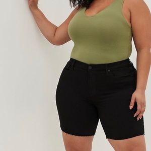 Torrid Sky High Bermuda Short Size 24